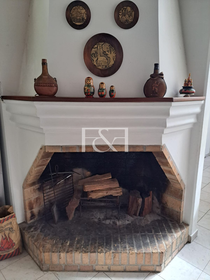 Local Comercial ID.2266 - Venta de Casa  de 4 dormitorios en La Comercial 