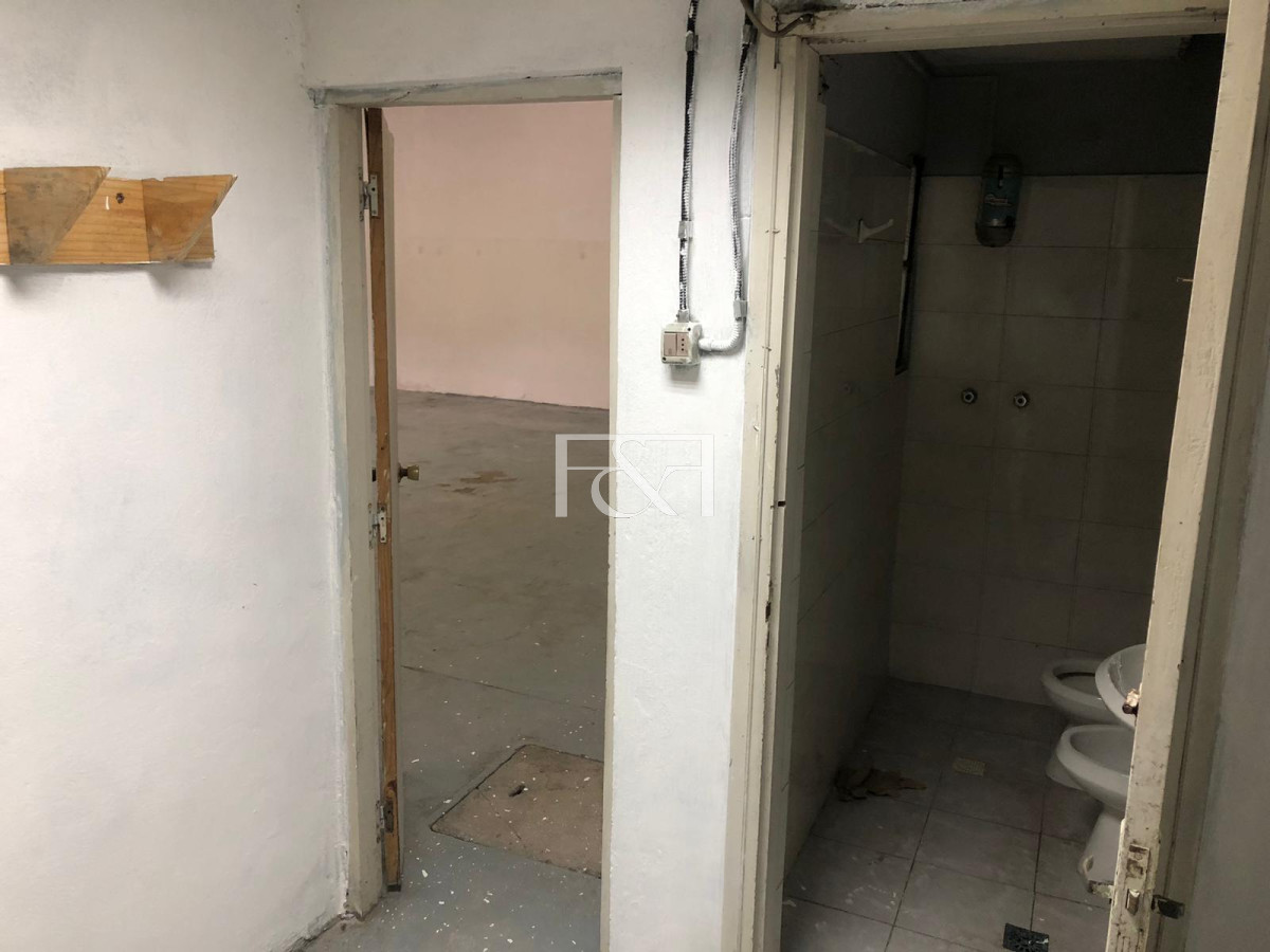 Local Comercial ID.2552 - Venta de Local Con Casa en Sayago