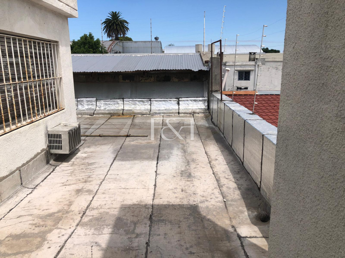 Local Comercial ID.2552 - Venta de Local Con Casa en Sayago