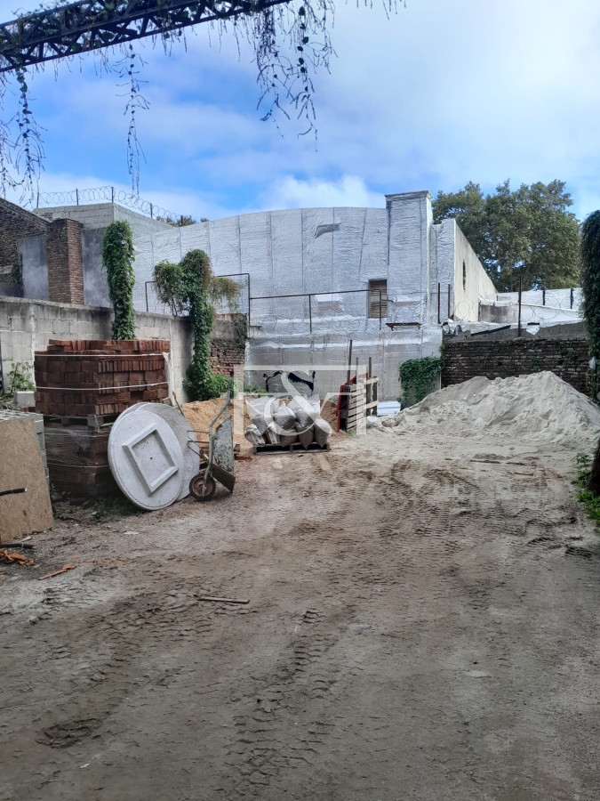 Local Comercial ID.2437 -  Venta de Local Comercial-Galpón -Depósito -Aguada -La comercial 