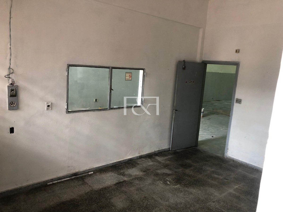 Local Comercial ID.2552 - Venta de Local Con Casa en Sayago