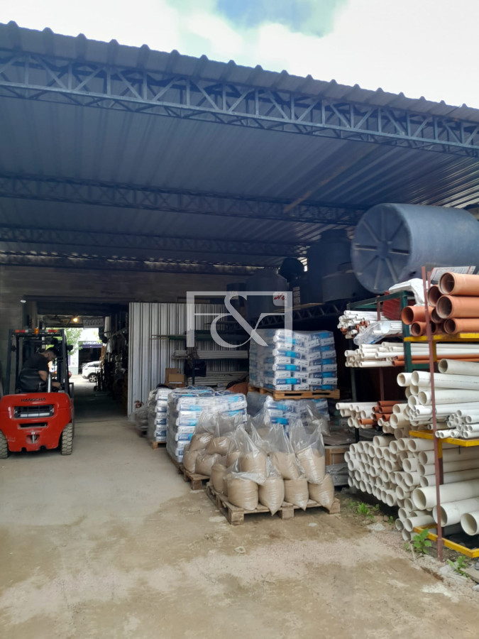 Local Comercial ID.2437 -  Venta de Local Comercial-Galpón -Depósito -Aguada -La comercial 