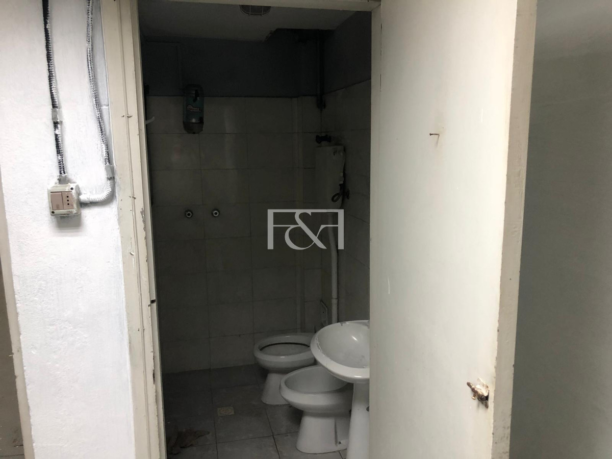 Local Comercial ID.2552 - Venta de Local Con Casa en Sayago