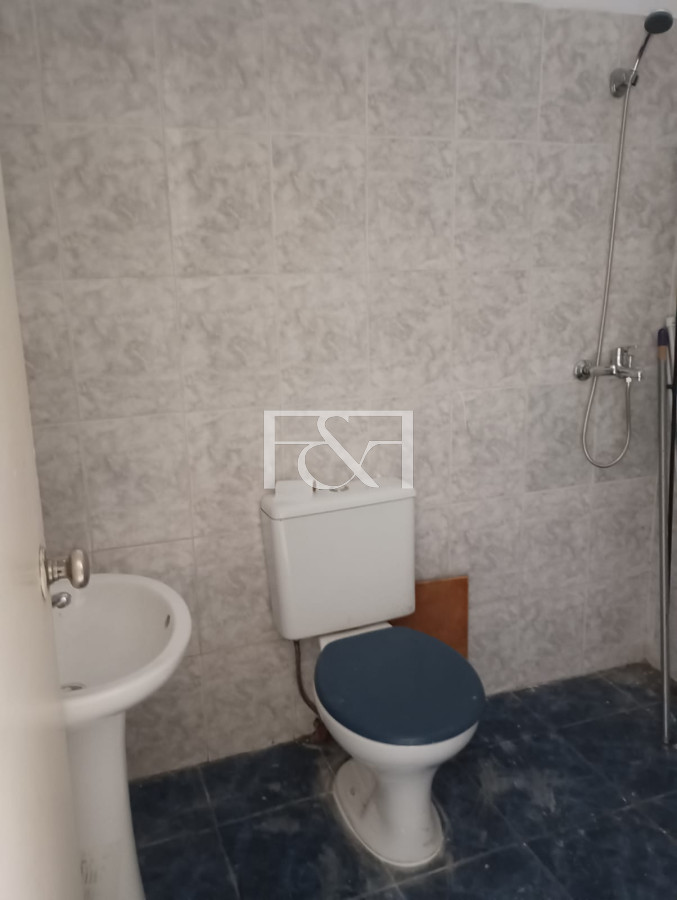 Local Comercial ID.2736 - Alquilo amplio local con vivienda sobre Avda Agraciada