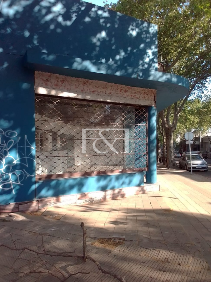 Local Comercial ID.2260 - VENTA GRAN LOCAL COMERCIAL EN AV. SAN MARTÍN, REDUCTO