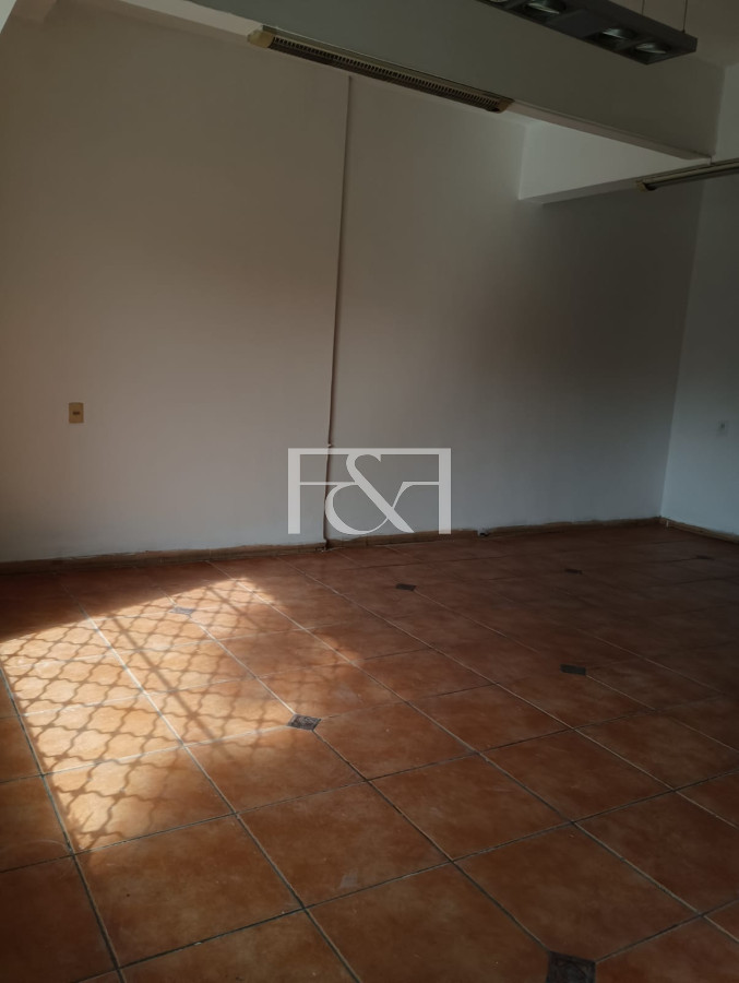 Local Comercial ID.2736 - Alquilo amplio local con vivienda sobre Avda Agraciada