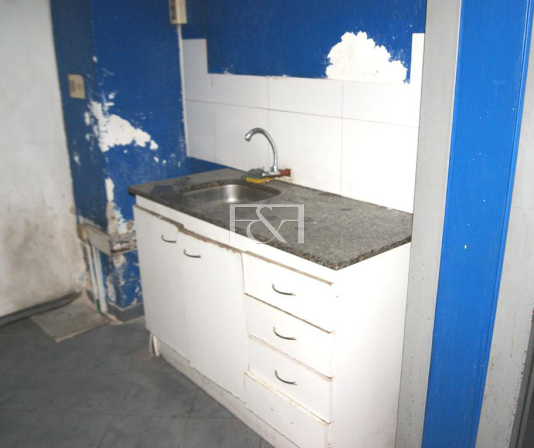 Local Comercial ID.1254 - Alquiler local oficina Rambla 25 De Agosto 001 Excelente Ubicación Frente A Puerto