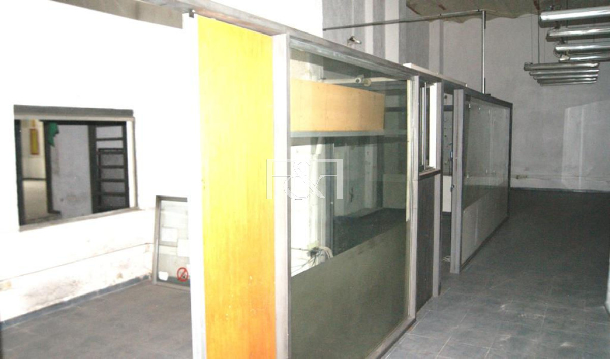 Local Comercial ID.1254 - Alquiler local oficina Rambla 25 De Agosto 001 Excelente Ubicación Frente A Puerto