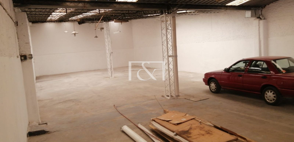 Local Comercial ID.2006 - Local Comercial En Alquiler De 300m2 Ubicado En Montevideo