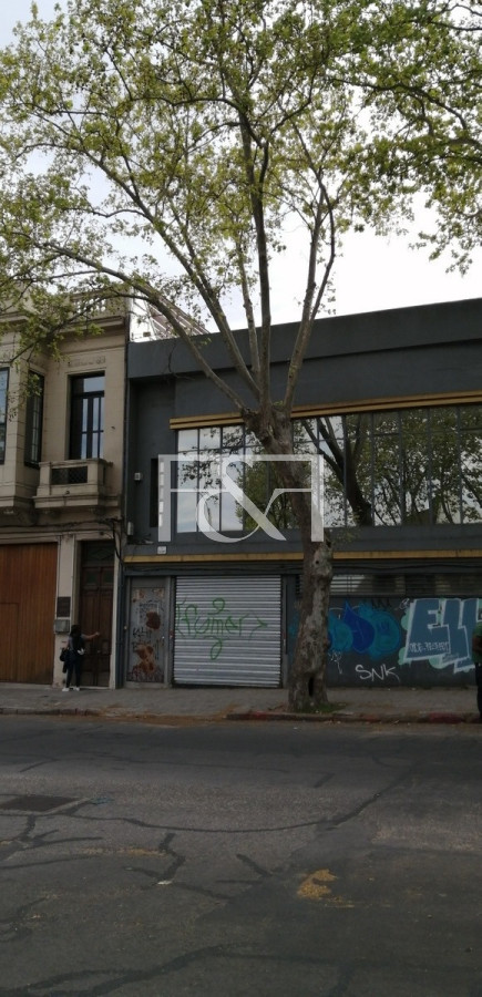 Local Comercial ID.202 - SE VENDE LOCAL EXCELENTE UBICACION CON RENTA