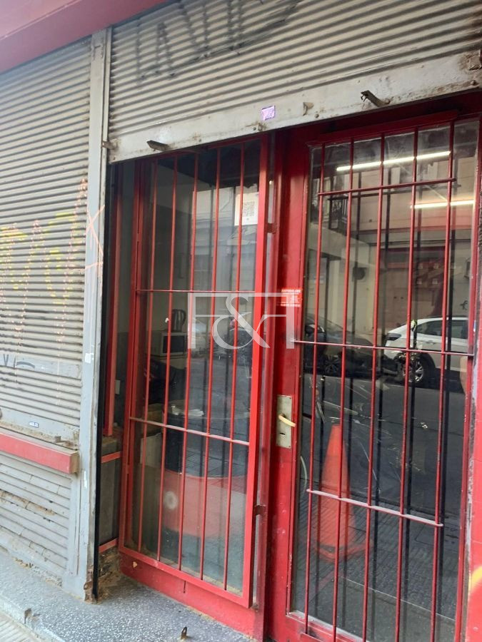 Local Comercial ID.242 - Se vende Local Comercial sobre 18 de julio !