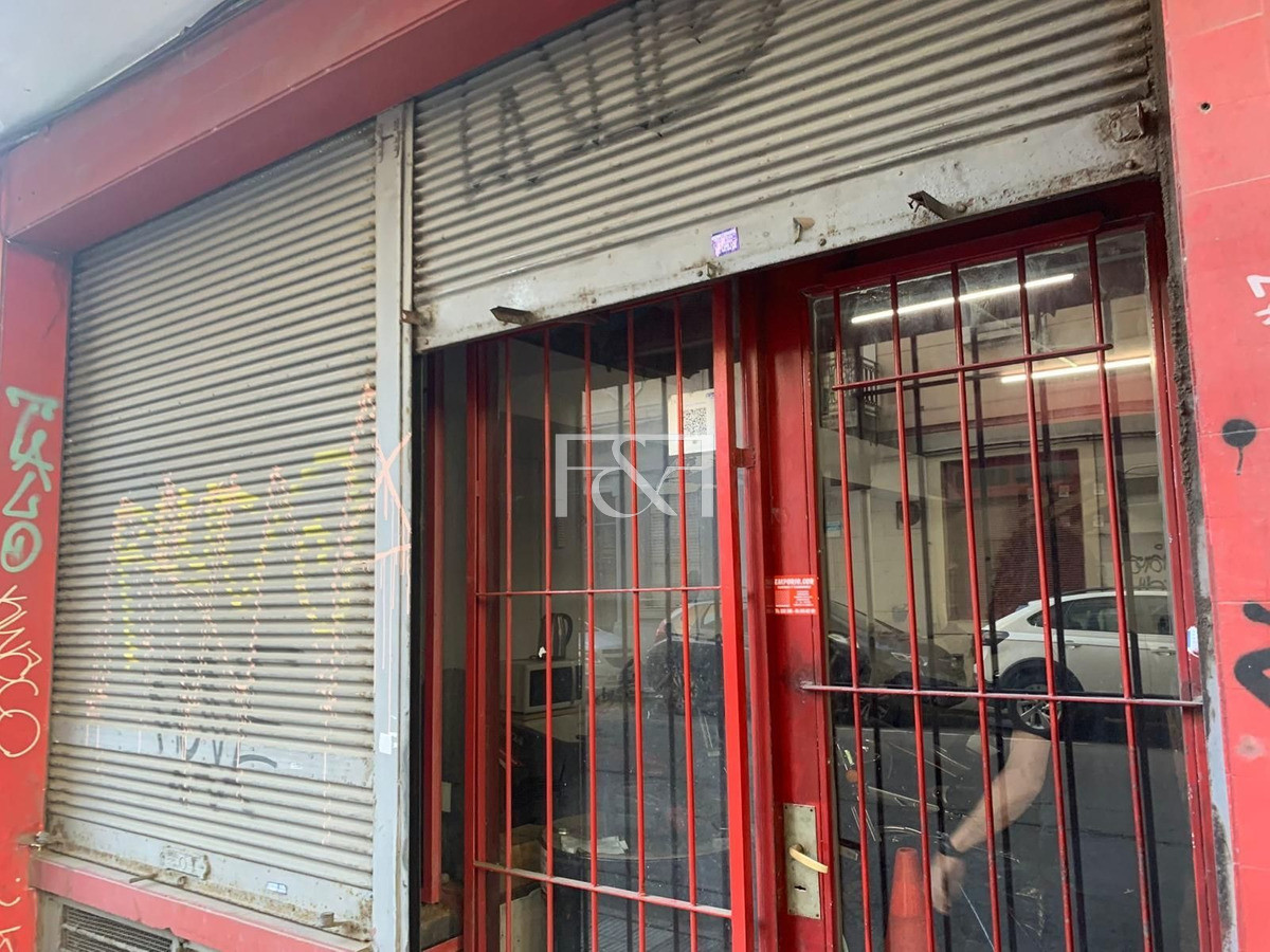 Local Comercial ID.242 - Se vende Local Comercial sobre 18 de julio !