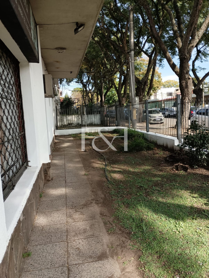Local Comercial ID.2736 - Alquilo amplio local con vivienda sobre Avda Agraciada