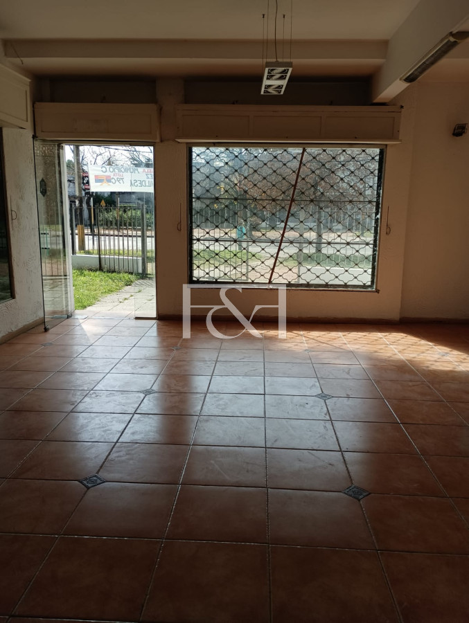 Local Comercial ID.2736 - Alquilo amplio local con vivienda sobre Avda Agraciada
