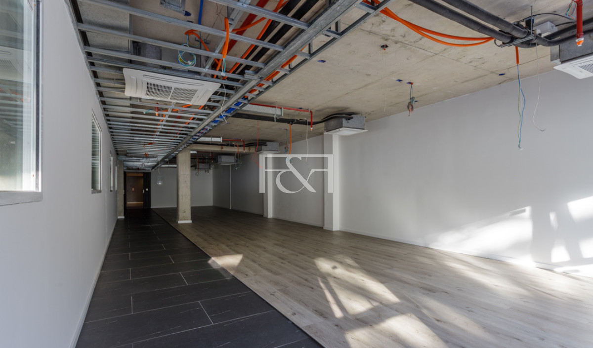 Local Comercial ID.2723 - Alquiler de Local en Carrasco 