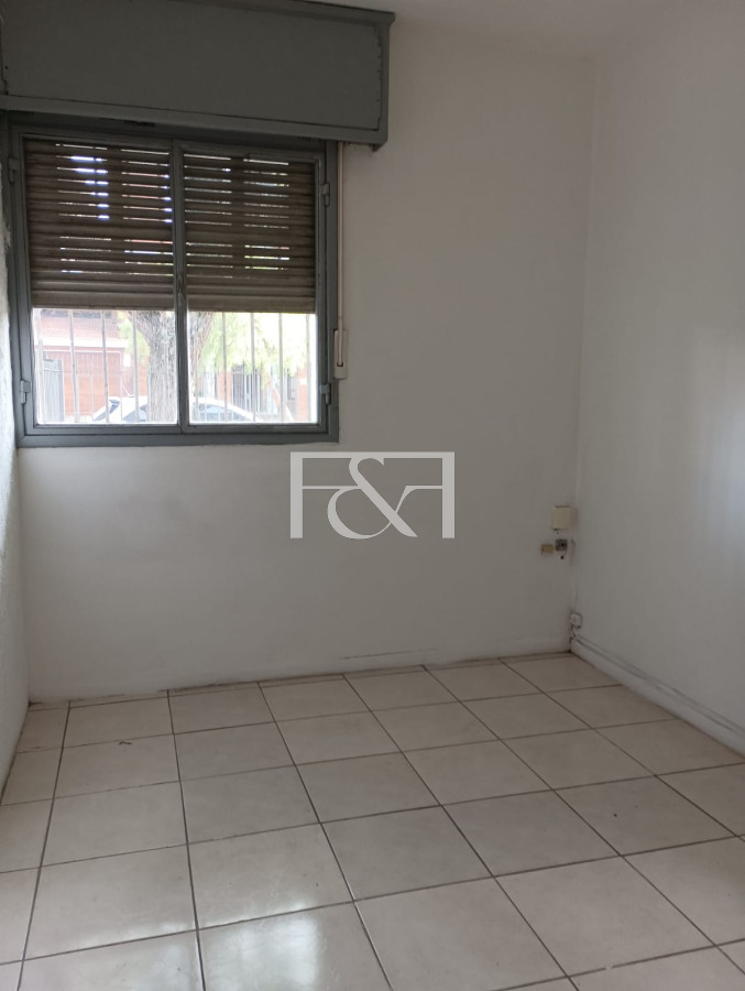 Local Comercial ID.2736 - Alquilo amplio local con vivienda sobre Avda Agraciada