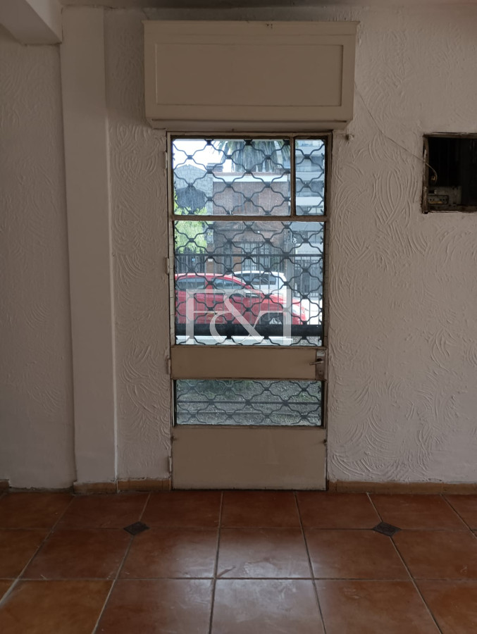 Local Comercial ID.2736 - Alquilo amplio local con vivienda sobre Avda Agraciada
