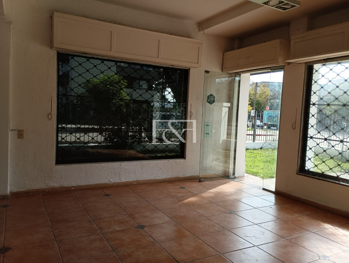Local Comercial ID.2736 - Alquilo amplio local con vivienda sobre Avda Agraciada