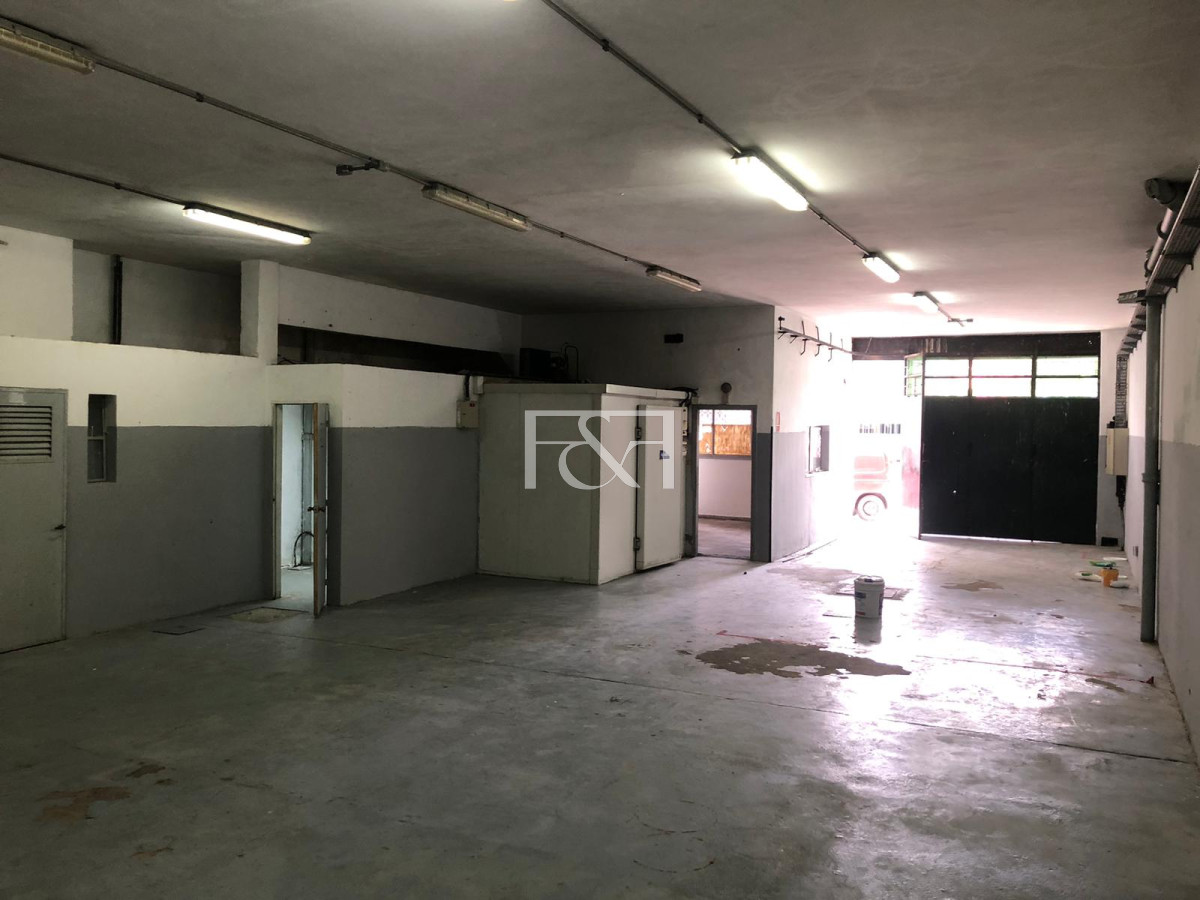 Local Comercial ID.2552 - Venta de Local Con Casa en Sayago