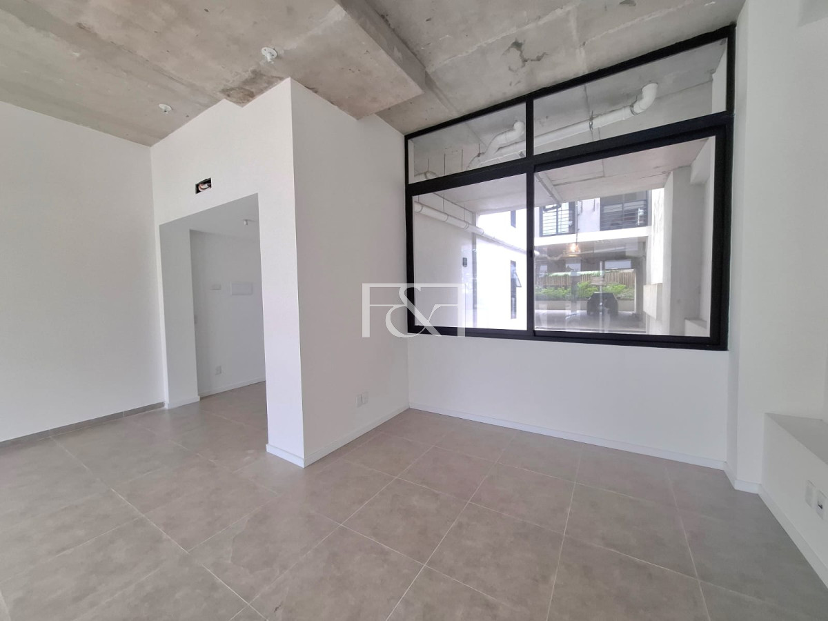 Local Comercial ID.2758 - Alquiler de Local Comercial en la Blanqueada