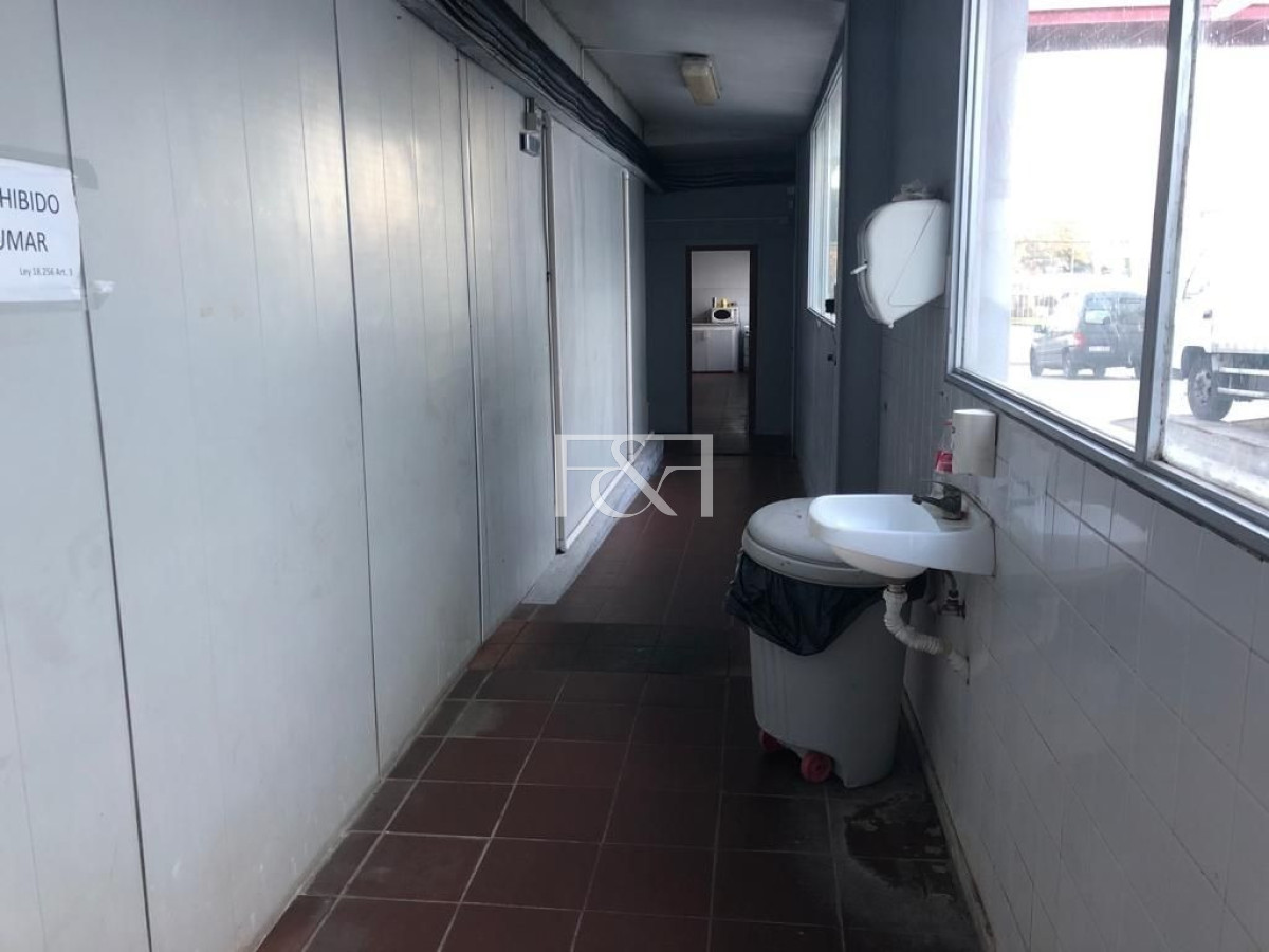 Local Comercial ID.2330 - Galpón En Venta De 2093m2 Ubicado En Peñarol