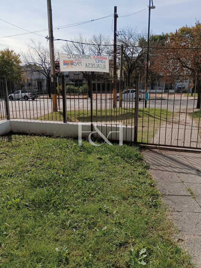 Local Comercial ID.2736 - Alquilo amplio local con vivienda sobre Avda Agraciada