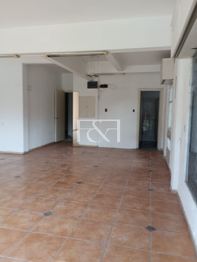 Local Comercial ID.2736 - Alquilo amplio local con vivienda sobre Avda Agraciada