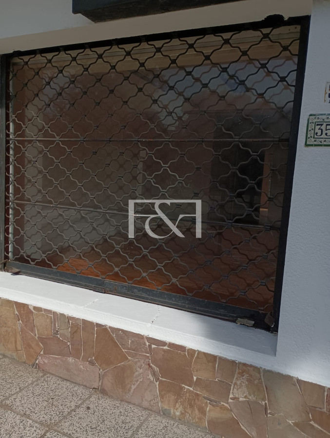 Local Comercial ID.2736 - Alquilo amplio local con vivienda sobre Avda Agraciada