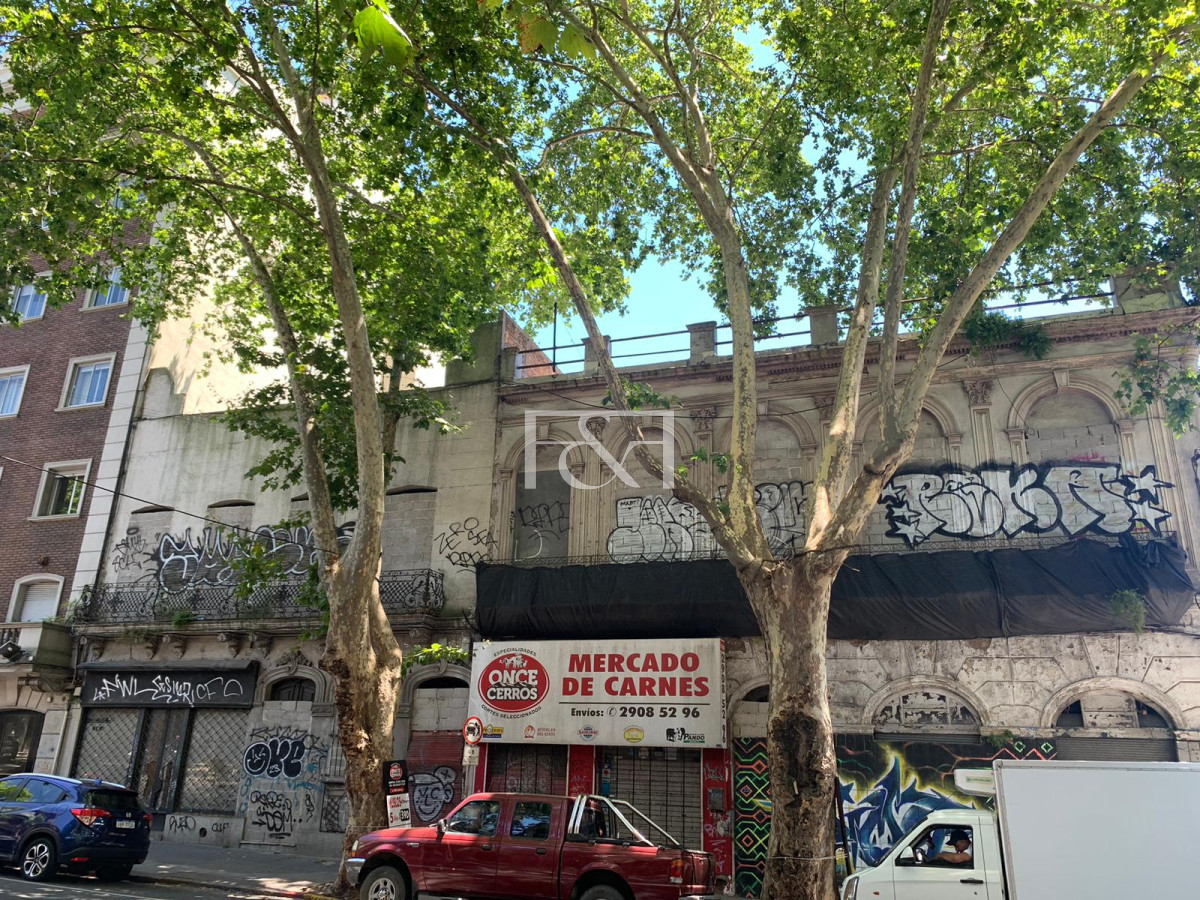 Terreno ID.2371 - Terreno en el centro , Con altura de 27mt permitida , fos %100