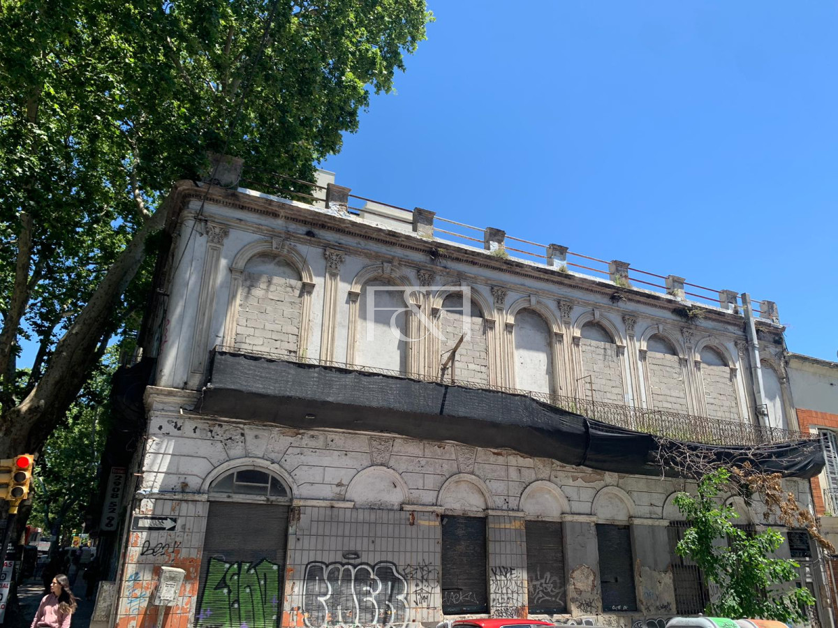 Terreno ID.2371 - Terreno en el centro , Con altura de 27mt permitida , fos %100