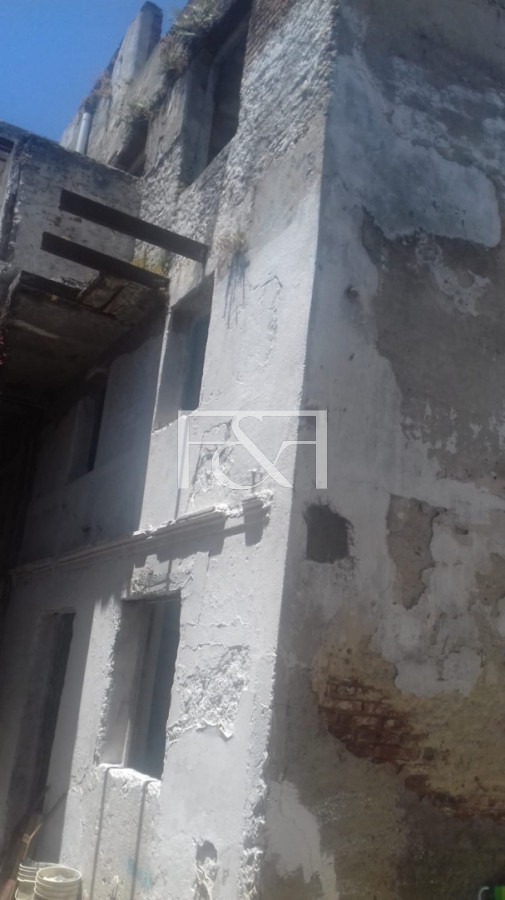 Terreno ID.2888 - Venta de terreno con construccion excelente ubicacion