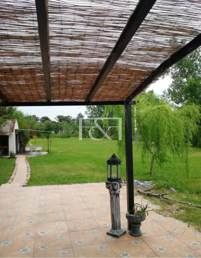 Terreno ID.64 - Amplio Terreno! Con Hermosa Casa De 3 Dor