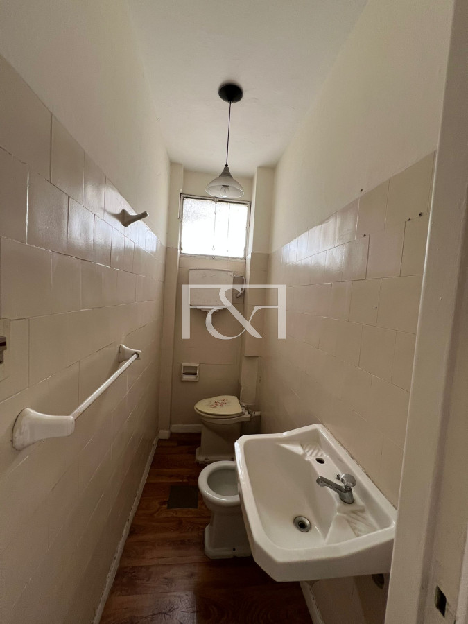 Oficina ID.2885 - Alquilo Amplia y hermosa oficina  2 ambientes , 1 baño Ciudad Vieja