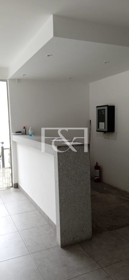 Oficina ID.2017 - Local Comercial En Alquiler Ubicado En Ciudad Vieja