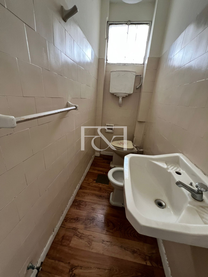 Oficina ID.2885 - Alquilo Amplia y hermosa oficina  2 ambientes , 1 baño Ciudad Vieja