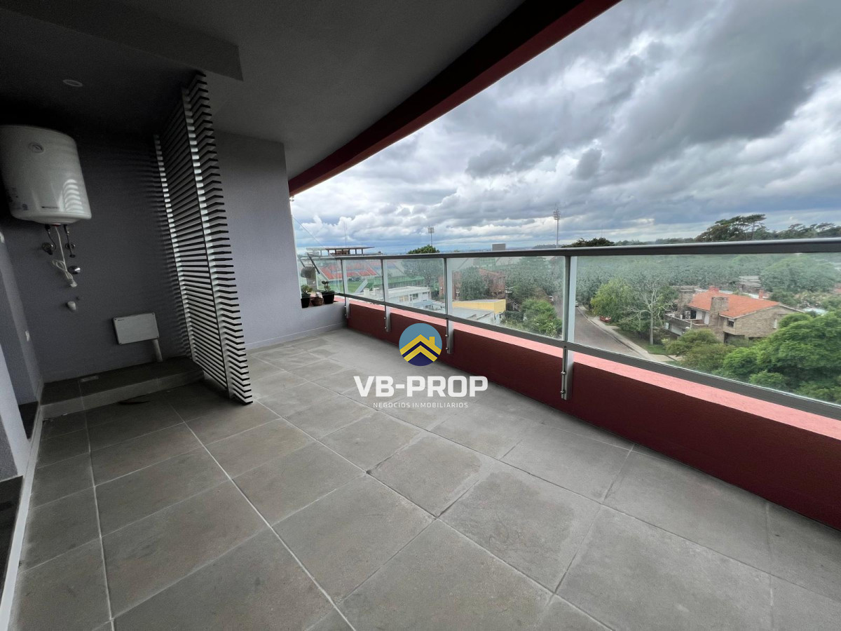 Apartamento ID.356 - Venta apartamento 2 dormitorios + cochera centro Maldonado Edificio Italia