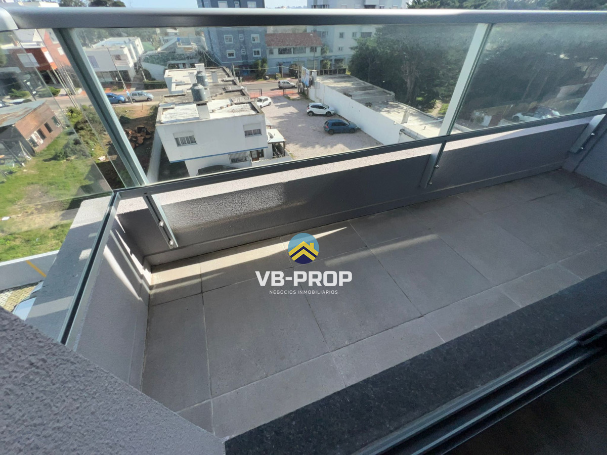 Apartamento ID.355 - Venta apartamento 1 dormitorio + cochera centro Maldonado Edif Italia