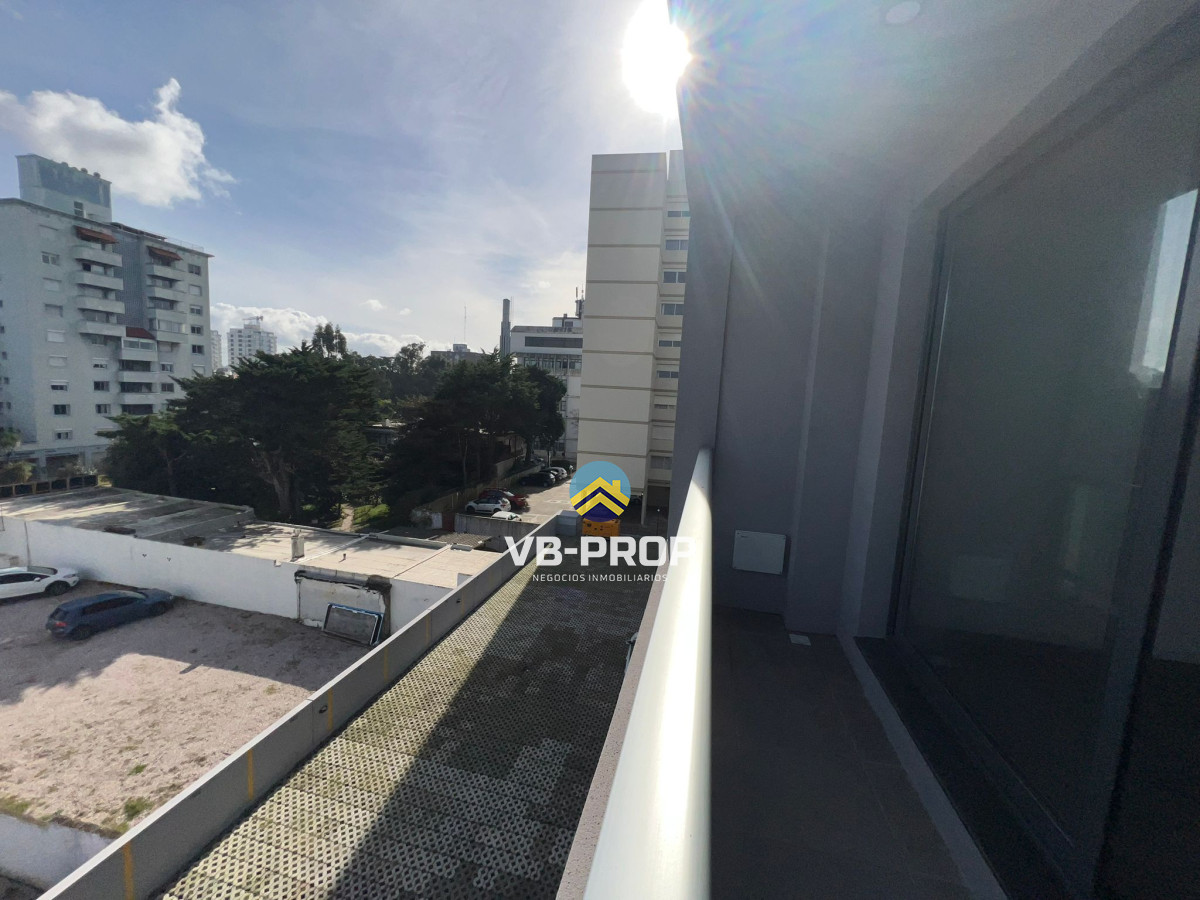 Apartamento ID.355 - Venta apartamento 1 dormitorio + cochera centro Maldonado Edif Italia