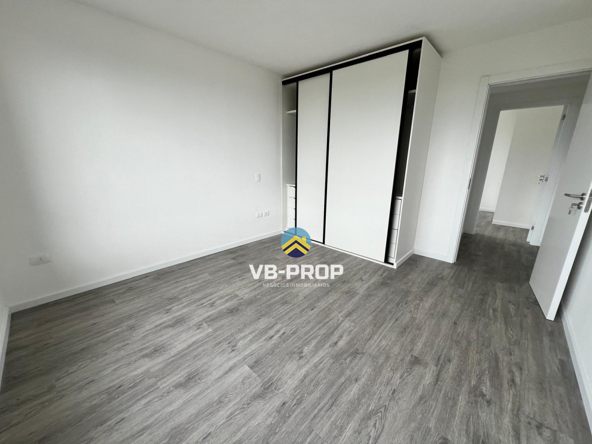 Apartamento ID.356 - Venta apartamento 2 dormitorios + cochera centro Maldonado Edificio Italia