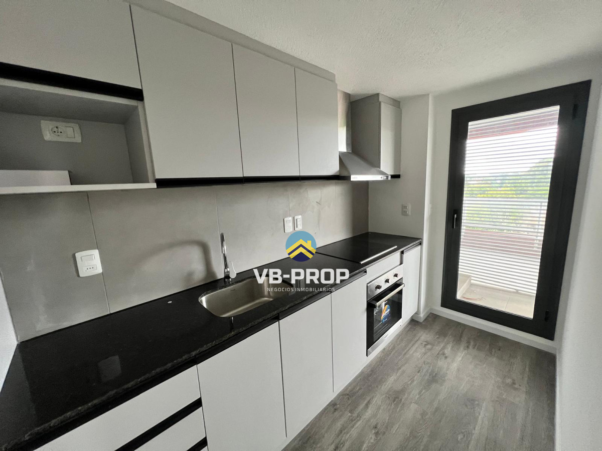 Apartamento ID.356 - Venta apartamento 2 dormitorios + cochera centro Maldonado Edificio Italia