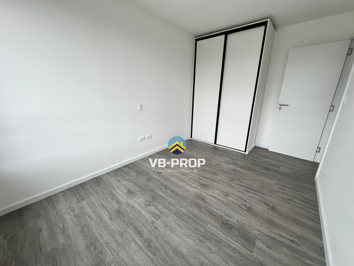 Apartamento ID.356 - Venta apartamento 2 dormitorios + cochera centro Maldonado Edificio Italia