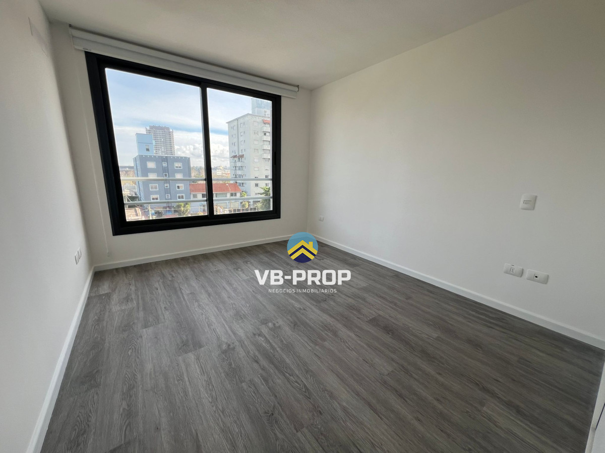 Apartamento ID.355 - Venta apartamento 1 dormitorio + cochera centro Maldonado Edif Italia