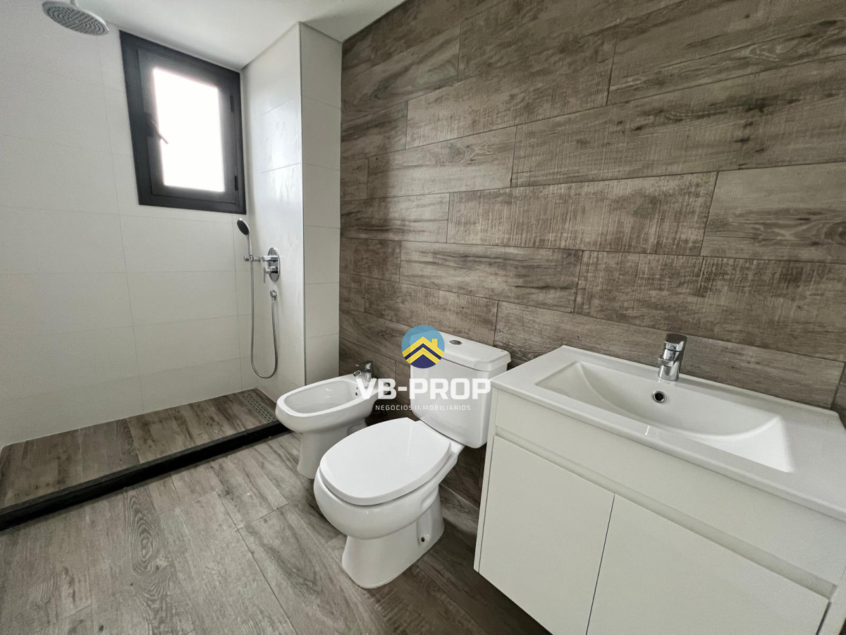 Apartamento ID.356 - Venta apartamento 2 dormitorios + cochera centro Maldonado Edificio Italia