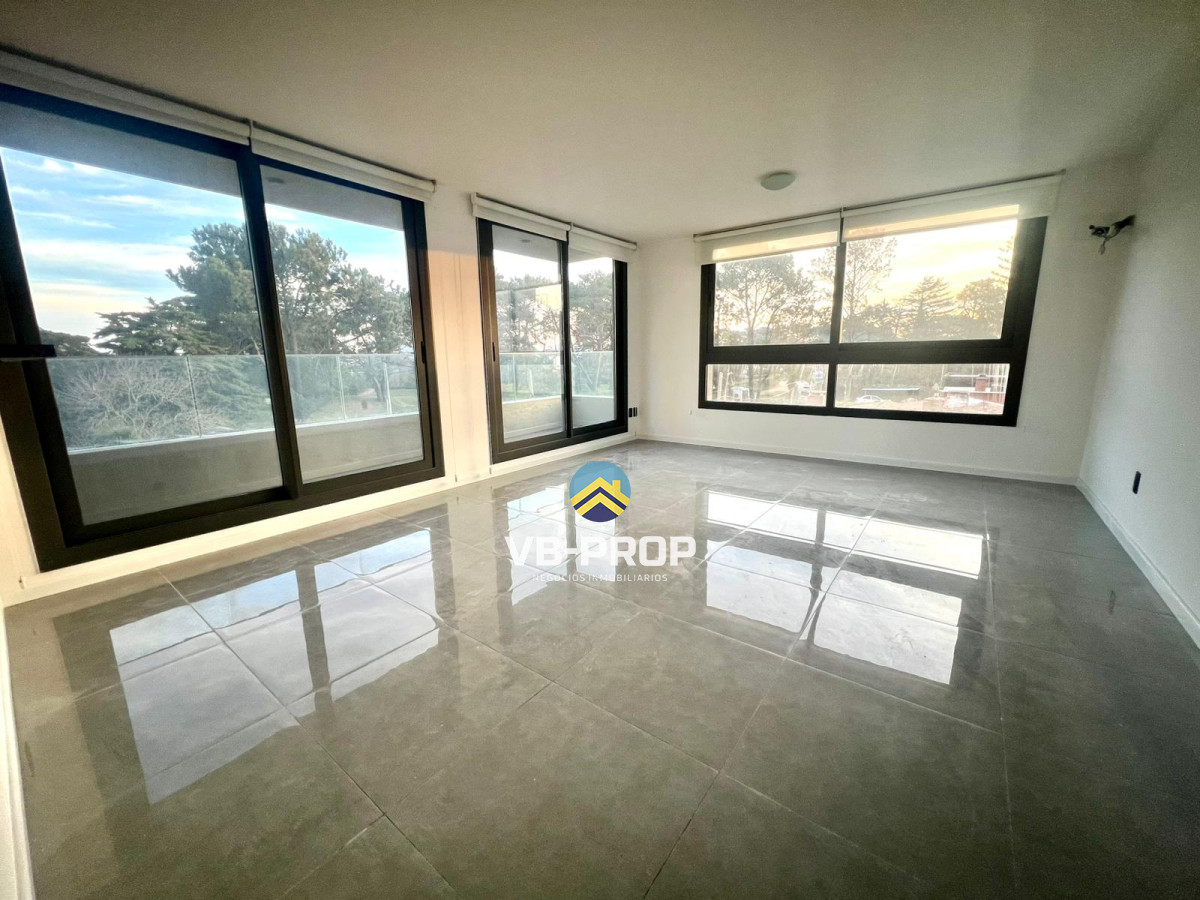 Apartamento ID.430 - Alquiler anual punta del este torre gaudi 2 dormitorios + garaje
