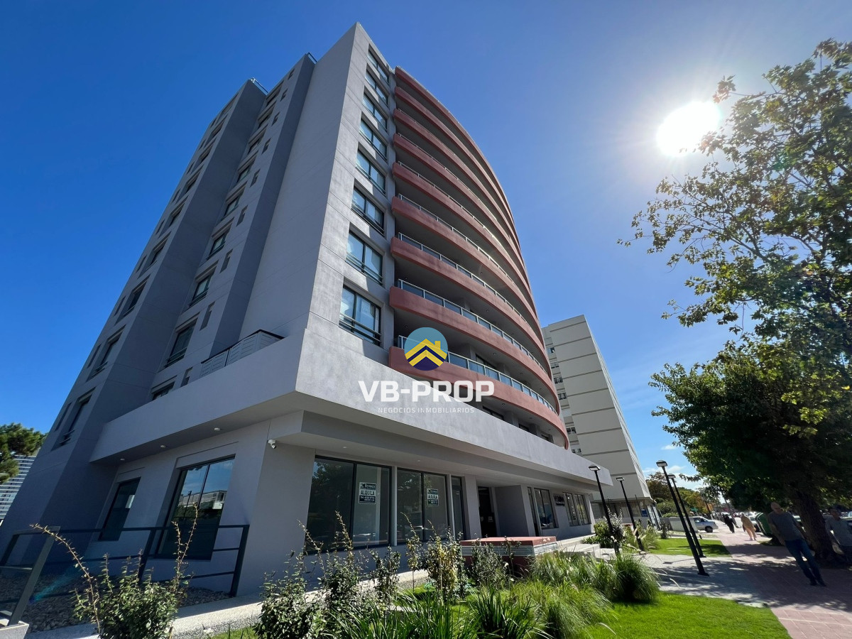 Apartamento ID.356 - Venta apartamento 2 dormitorios + cochera centro Maldonado Edificio Italia