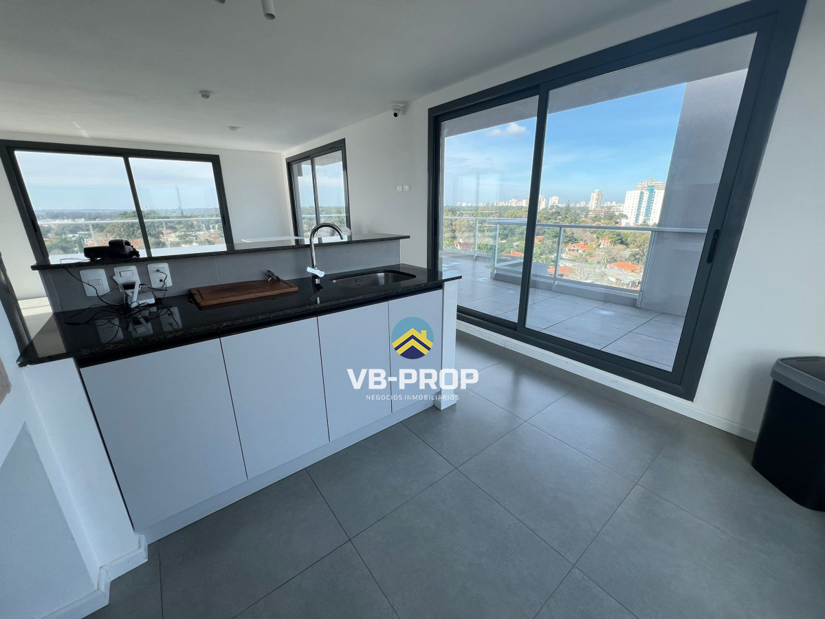 Apartamento ID.356 - Venta apartamento 2 dormitorios + cochera centro Maldonado Edificio Italia