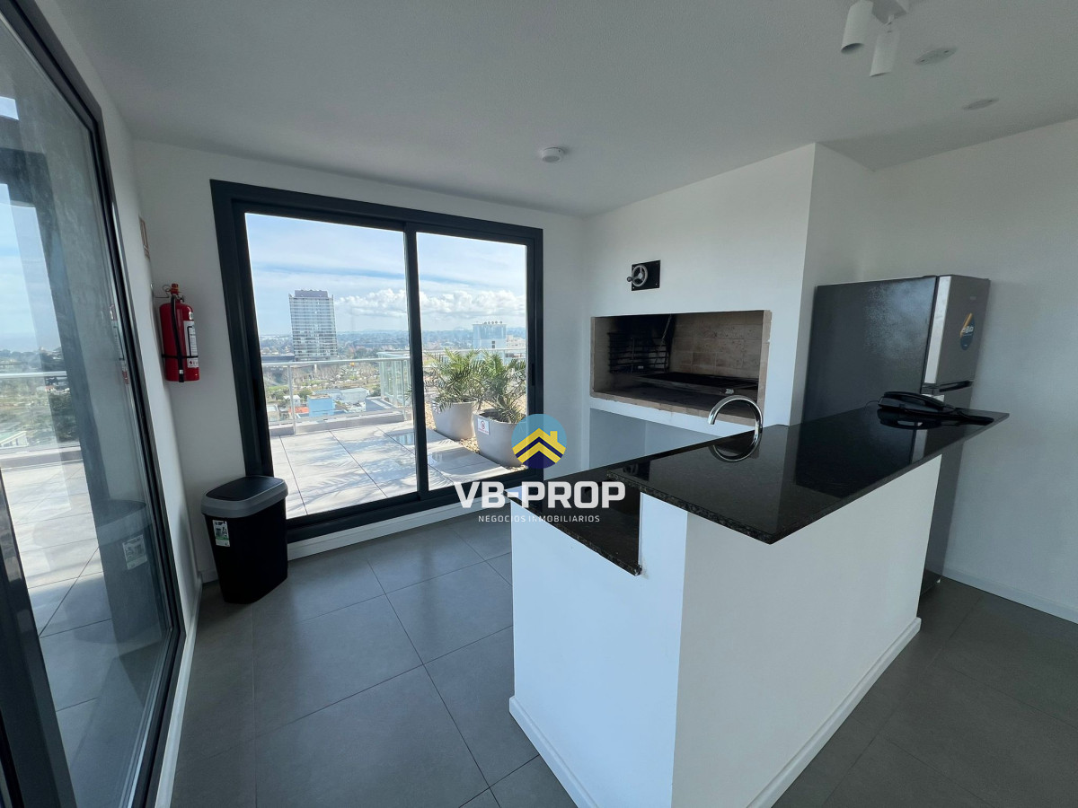 Apartamento ID.356 - Venta apartamento 2 dormitorios + cochera centro Maldonado Edificio Italia