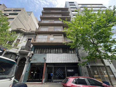 Venta apartamento centro 3 dormitorios + servicio oficina 