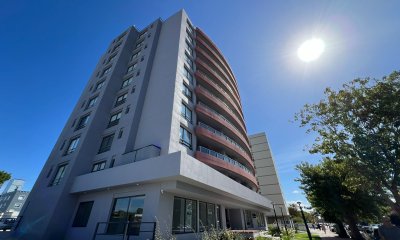 Venta apartamento 2 dormitorios edificio Italia centro Maldonado