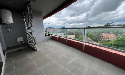 Venta apartamento 2 dormitorios + cochera centro Maldonado Edificio Italia